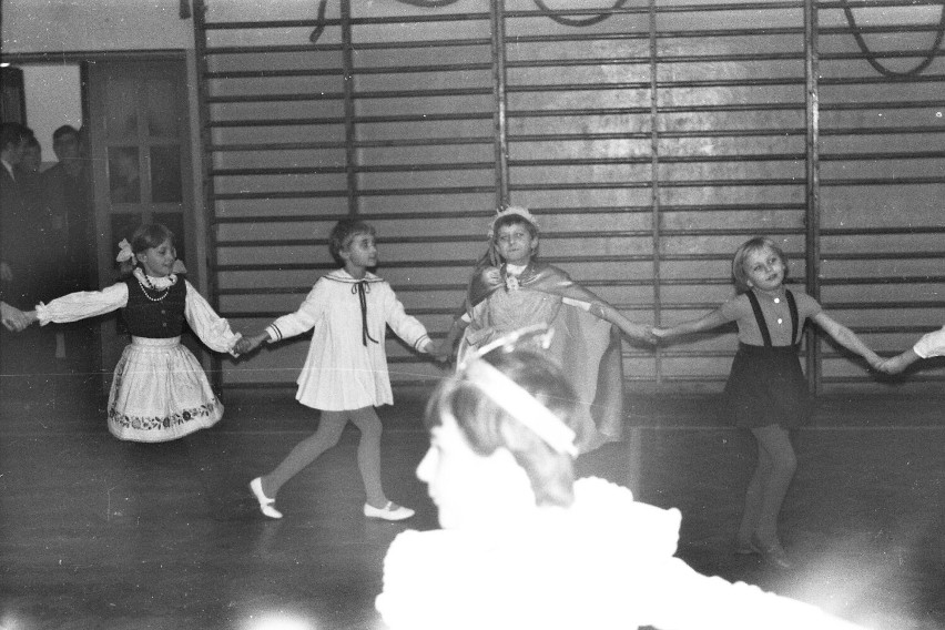 Sieradz w latach 60. Zabawa choinkowa przedszkolaków