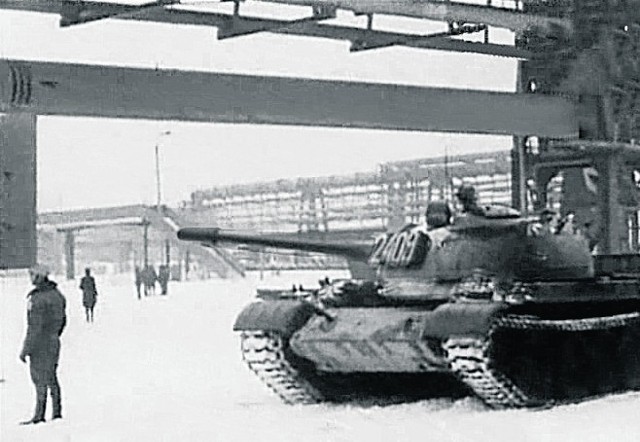 Czołg w Hucie Katowice w pierwszych dniach stanu wojennego