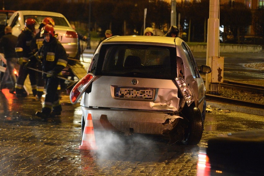 Zderzenie dwóch samochodów na Al. 23 stycznia w Grudziądzu [zdjęcia]