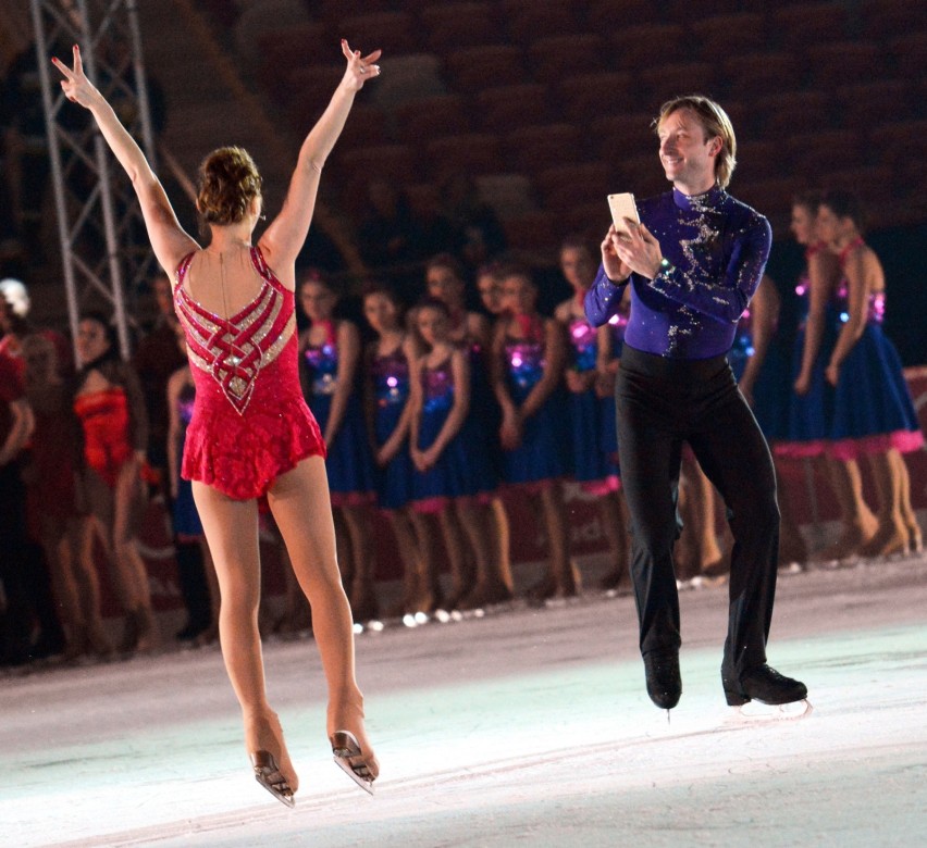 Kings on Ice. Popis łyżwiarskich umiejętności na Stadionie...