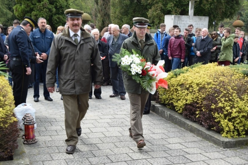 W hołdzie dla ofiar drugiej wojny światowej. Uroczystość na koneckim cmentarzu