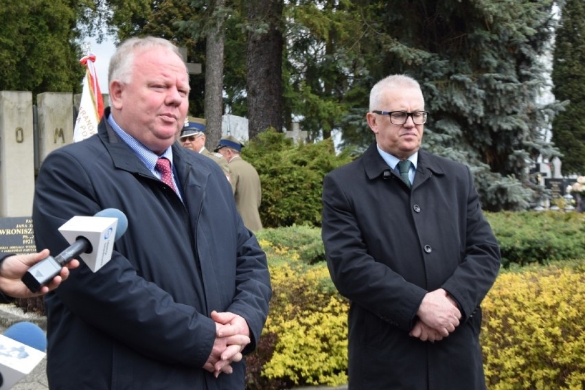 W hołdzie dla ofiar drugiej wojny światowej. Uroczystość na koneckim cmentarzu