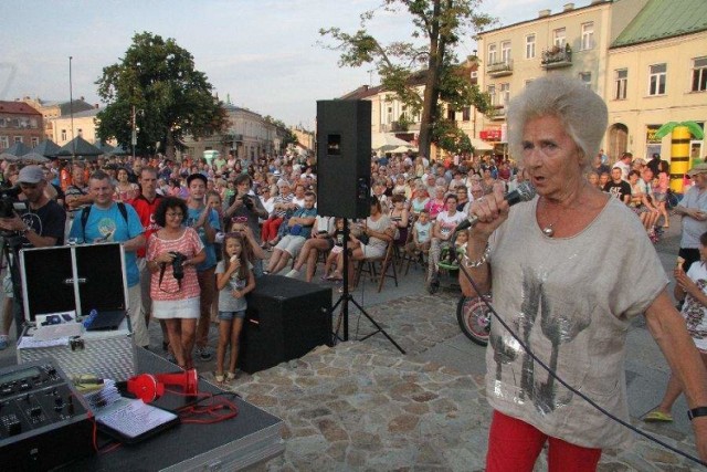 DJ Wika porwała do tańca na Rynku w Kielcach w lipcu zeszłego roku.