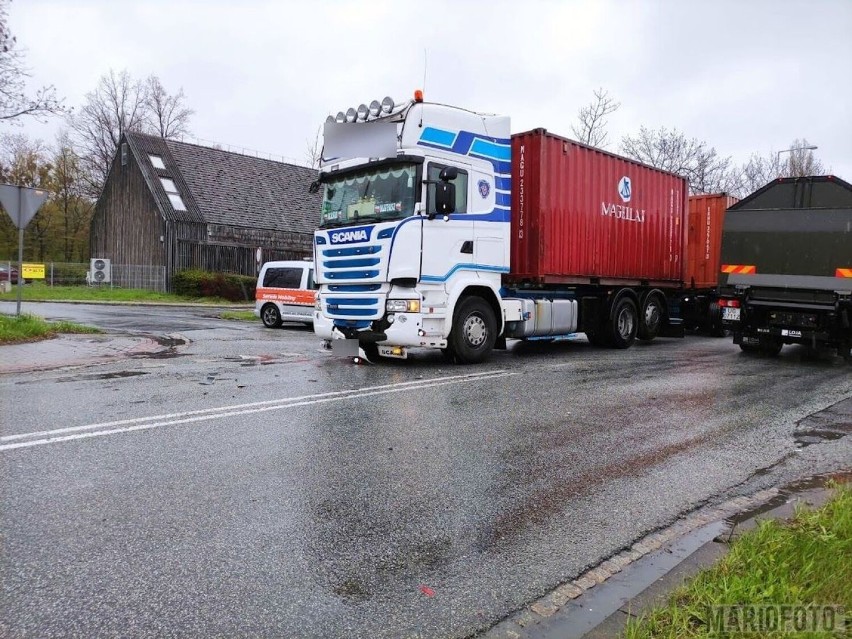Zderzenie ciężarówki i samochodu osobowego w Opolu.