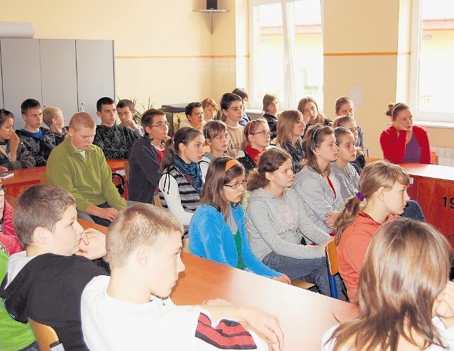 Gimnazjaliści z Lipiej Góry nie chcą dojeżdżać do Szamocina