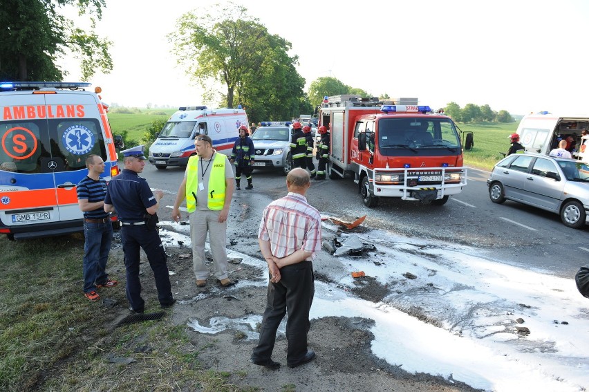 Sprinterem uderzył w szkolny autobus