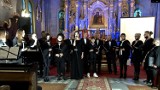 Żegocin. Modlitwą oraz muzycznym wspomnieniem parafianie uczcili 100. rocznicę urodzin wieloletniego proboszcza oraz papieża Jana Pawła II 