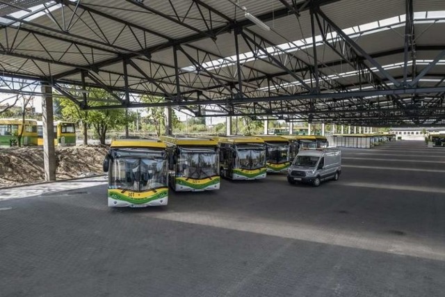 Sposób ładowania będzie taki sam jak autobusów, które teraz jeżdżą po mieście. Wyposażenie będzie też takie same. Nowe pojazdy zastąpią te nasze najstarsze autobusy.