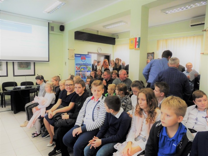  42 uczniów nagrodzonych w finale kampanii edukacyjnej gminy Warta [FOTO]