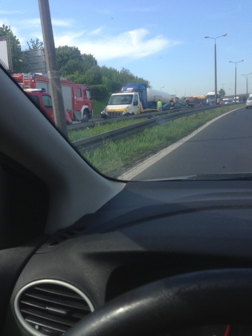 Wypadek w Sosnowcu przy Auchan. Zderzenie trzech samochodów [ZDJĘCIA]
