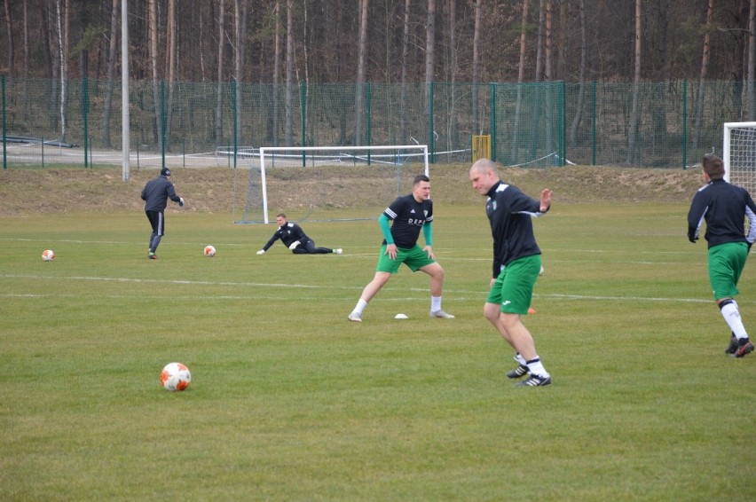 IV liga. Wikęd Luzino przegrał u siebie z Jaguarem Gdańsk. O punkty walczyli też Stolem Gniewino i Orkan Rumia [ZDJĘCIA]