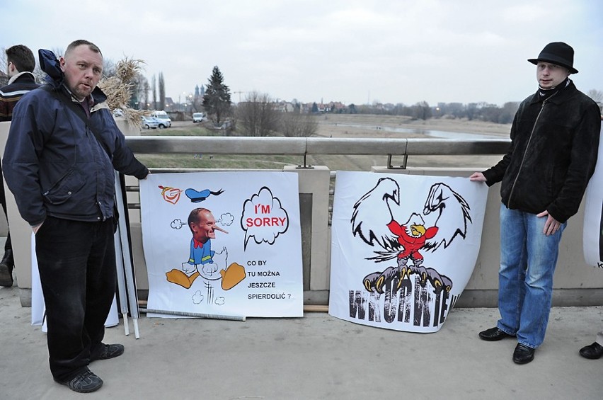 Dzień Gniewu: Dwie antyrządowe manifestacje na moście św. Rocha w Poznaniu [ZDJĘCIA]