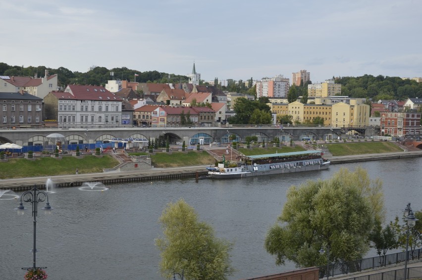 Dziś bulwar jest wizytówką miasta. A kiedyś były tu już domy i blaszane szczęki