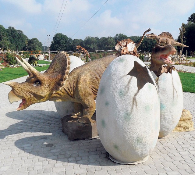 Dinozaury w Ochabach są już gotowe na przyjęcie turystów