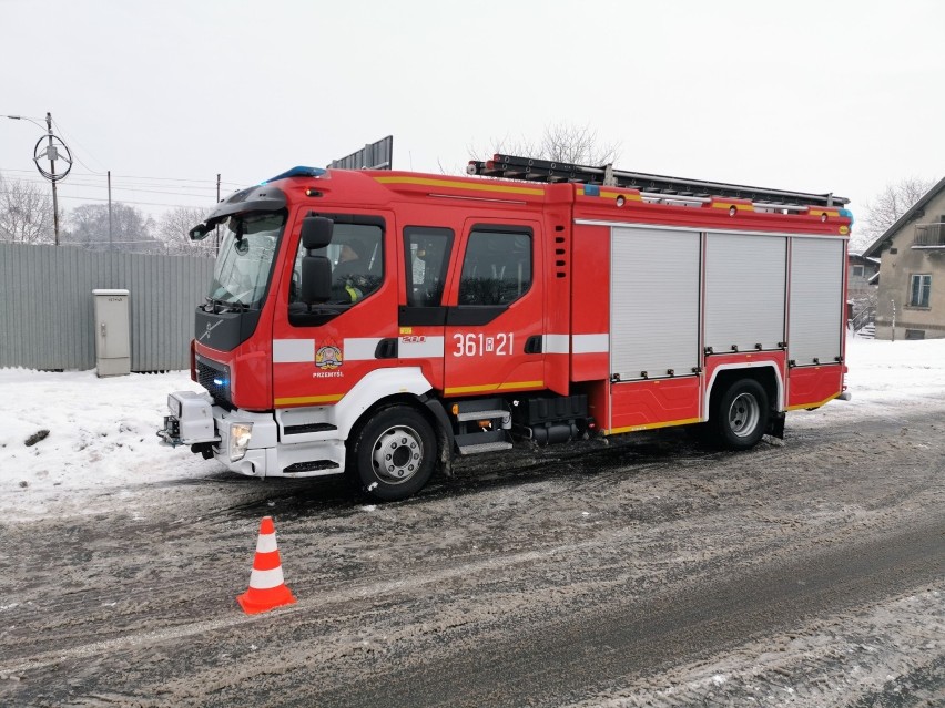 Wypadek w Przemyślu. Na ul. Lwowskiej peugeot uderzył w tył volkswagena. Do szpitala zabrano 12-letnie dziecko [ZDJĘCIA]