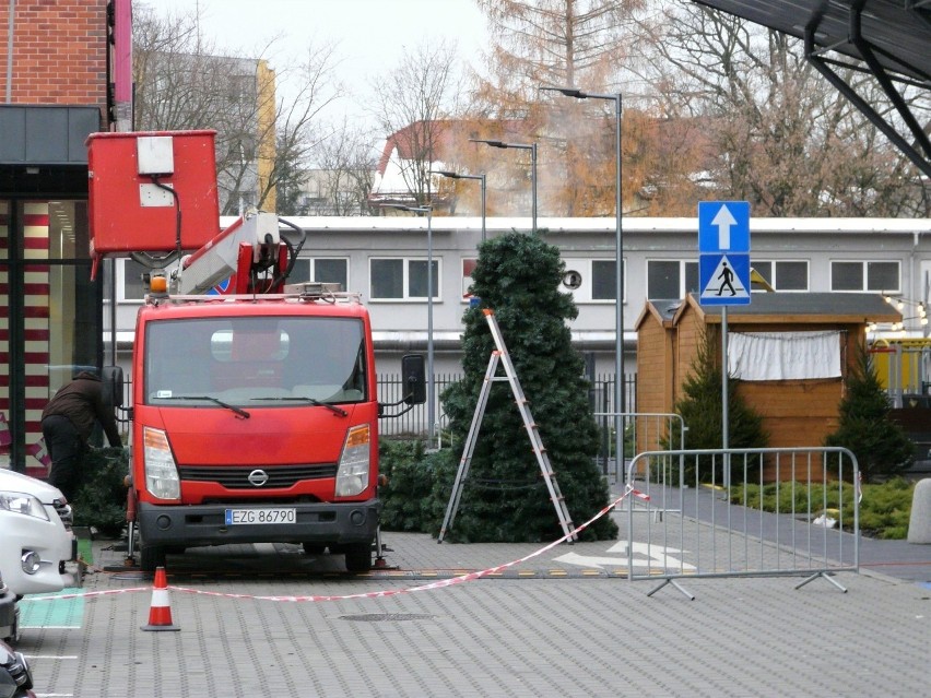 Czy w Pabianicach czuć już świąteczny klimat? Szykuje się minijarmark. Co z iluminacją świąteczną? ZDJĘCIA