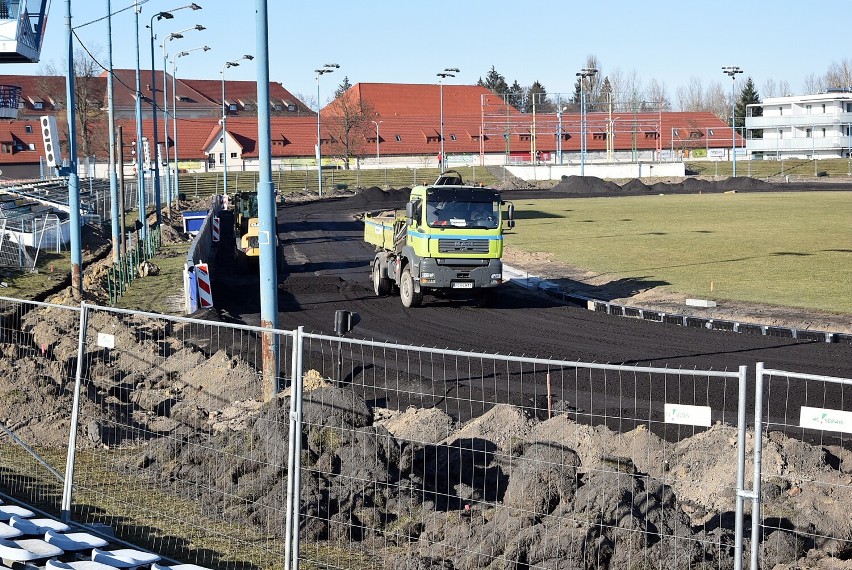 Trwa modernizacja toru żużlowego na stadionie przy ul. Bydgoskiej w Pile. Zobaczcie zdjęcia