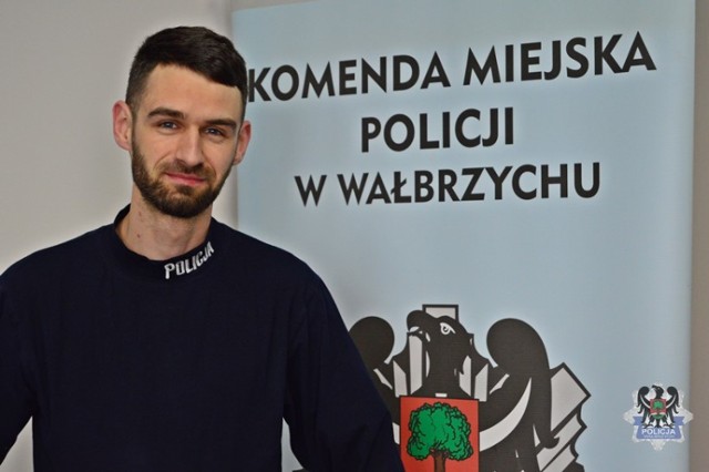 St. post. Paweł Łabuda, policjant z Wałbrzycha uratował życie  parze turystów z Czech, którzy zsunęli się ze zbocza górskiego w rejonie Śnieżki