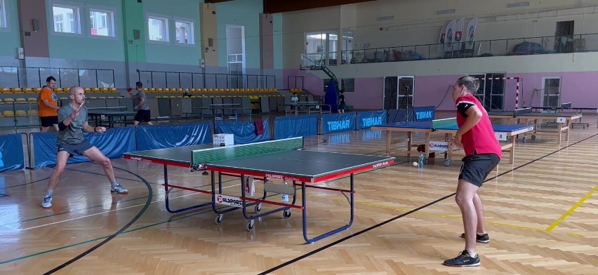 KU AZS Uniwersytet Śląski trenuje w Rybnie. Zapraszamy na zajęcia gry w tenisa stołowego
