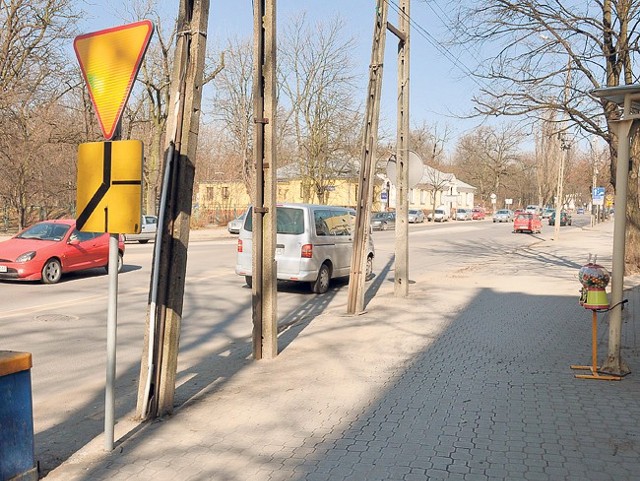 Od tego znaku na ul. Jagiellońskiej do ul. Wita Stwosza jest jeszcze kilkadziesiąt metrów