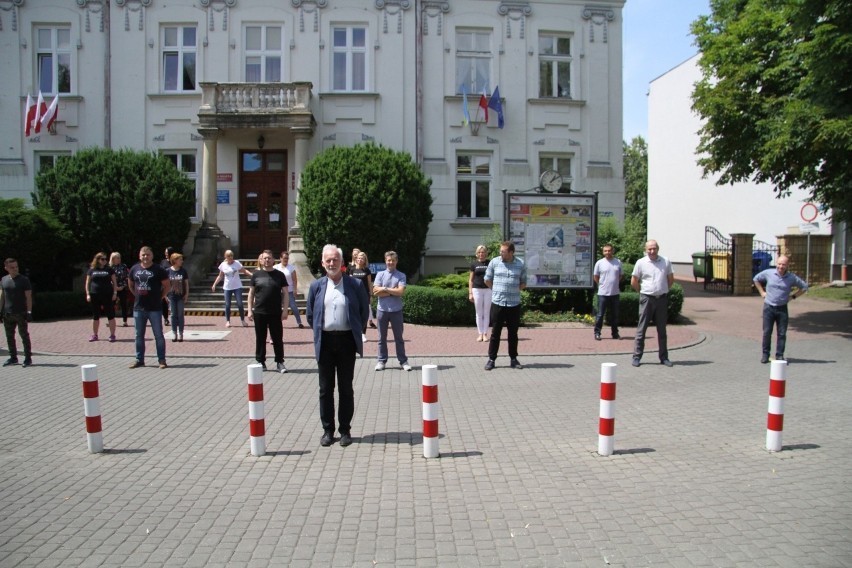 Prezydent Tarnobrzega pompował, urzędnicy wykonywali pompki i przysiady w #GaszynChallenge (ZDJĘCIA, WIDEO)