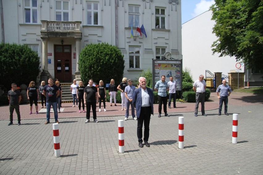 Prezydent Tarnobrzega pompował, urzędnicy wykonywali pompki i przysiady w #GaszynChallenge (ZDJĘCIA, WIDEO)