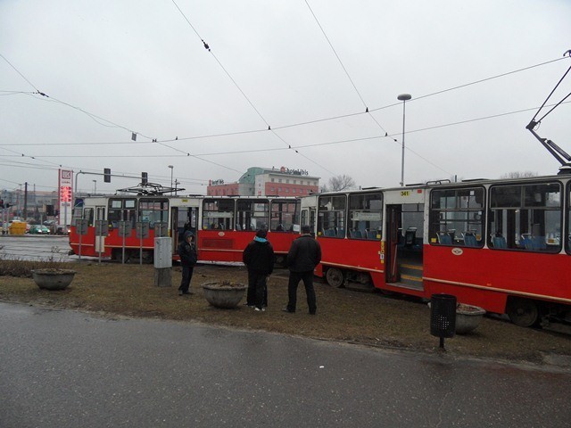 Zabrze: W centrum wykoleił się tramwaj nr 5. Okolice Platana są zablokowane [WIDEO + ZDJĘCIA]