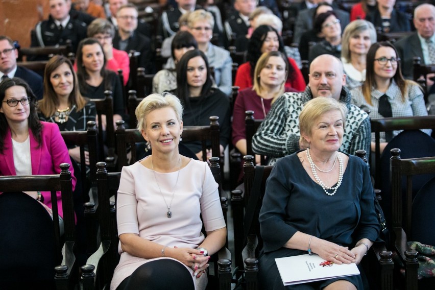 Stalowy Anioł 2018. Urząd Marszałkowski nagrodził 7 osób i 4 zespoły wyróżniające się w działalności pomocy społecznej [zdjęcia] 