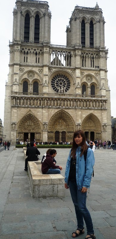 Uzdolniona gimnazjalistaka pojechała do Paryża