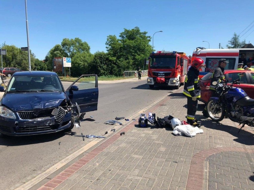Wypadek w Wągrowcu. Samochód zderzył się z motocyklem 