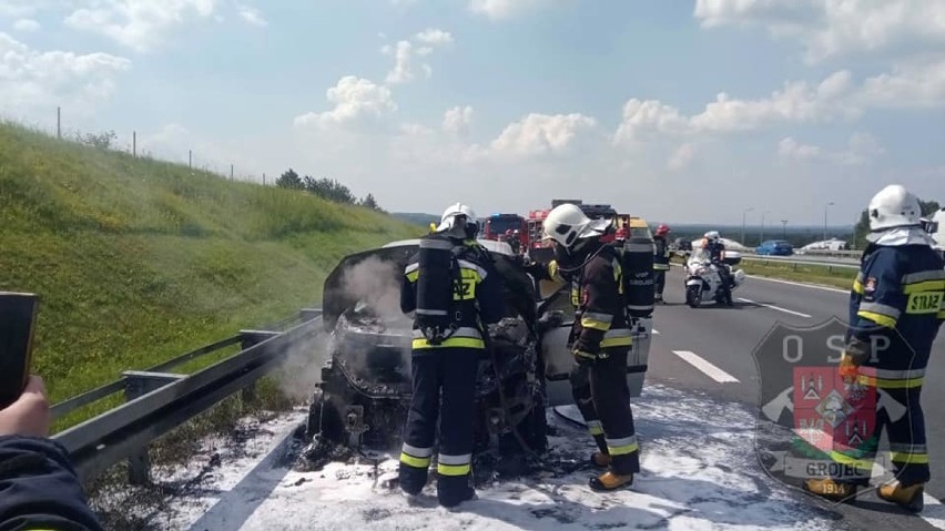 Rudno. Strażacy gasili pożar samochodu na autostradzie A4
