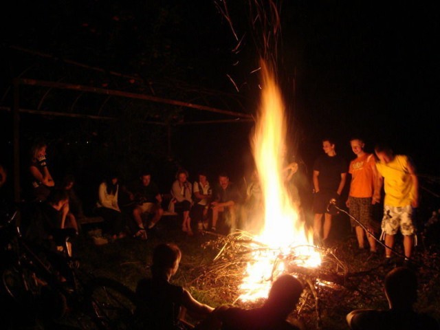 Ognisko podczas jednego z rajdów nocnych w Tychach