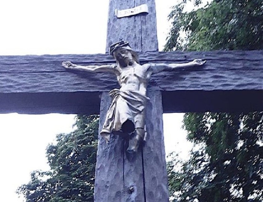 Dewastacja krzyża w Katowicach. Zniszczony został przydrożny...
