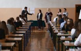 W kaliskich szkołach trwa egzamin gimnazjalny 
