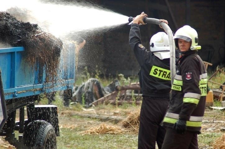 Kilkudziesięciu strażaków gasiło przez kilkanaście godzin...