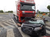 Wypadek na obwodnicy Lubartowa: Audi zderzyło się z ciężarówką (ZDJĘCIA)