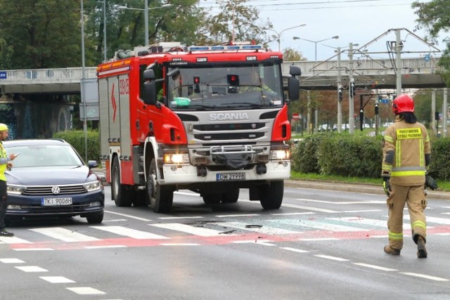 Trzy auta zderzyły się na Alei Wojska Polskiego w Nysie.