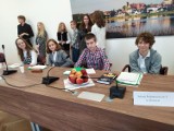 W Sali Sesyjnej złotowskiego urzędu miejskiego Adam Pulit - Burmistrz Złotowa otworzył IV Forum Młodzieży