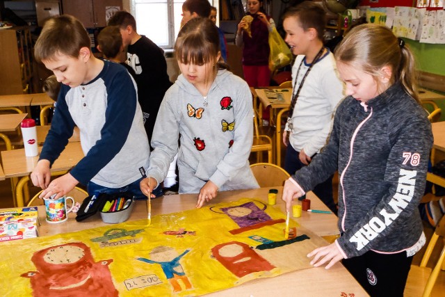 W czasie Dni Szkoły odbył się quiz wiedzy o szkole, wybory Miss Szkoły, „Mini Playback Show”, a imprezy poprzedziło wspólne przygotowywanie dekoracji i materiałów. Więcej na witrynie szkoły.