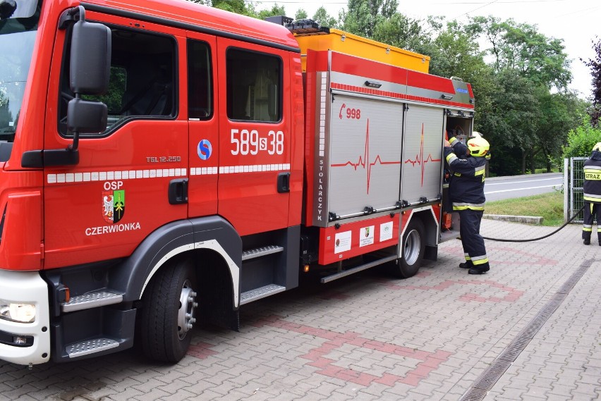 Wypadek przy pracach rolnych. Amputowana stopa... Spokojnie, to ćwiczenia FOTO