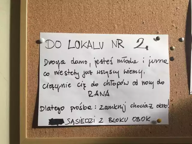 Ogłoszenia wiszące na klatkach schodowych to najprostszy sposób na komunikację między wszystkimi sąsiadami lub między mieszkańcami bloku a spółdzielnią mieszkaniową. Zdarza się jednak, że ogłoszenia takie przekraczają granicę dobrego smaku i absurdu... Czasem śmieszą, nierzadko załamują. Zobaczcie zbiór najdziwniejszych ogłoszeń zamieszczonych na klatkach schodowych.

Zdjęcie na tablicy ogłoszeń w jednym z budynków w warszawskim Śródmieściu.






Wideo: Pogoda na piątek, 6.10.2017

