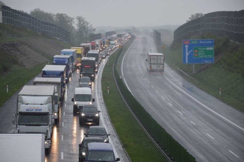 Położenie miasta. Blisko stąd zarówno do Krakowa, jak i do...