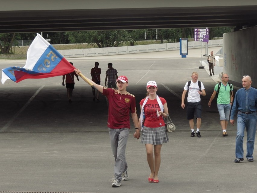 Wrocław: Pierwsi kibice i ostatnie przygotowania na Stadionie Miejskim (ZDJĘCIA)