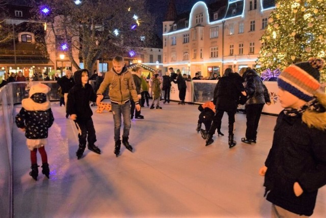 Wejherowo. Z lodowiska bezpłatnie mieszkańcy mogą korzystać do końca stycznia 2023 roku.