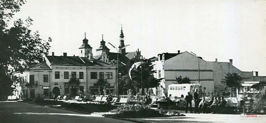 Lata 1964-1968 , Rynek w Oporowie.