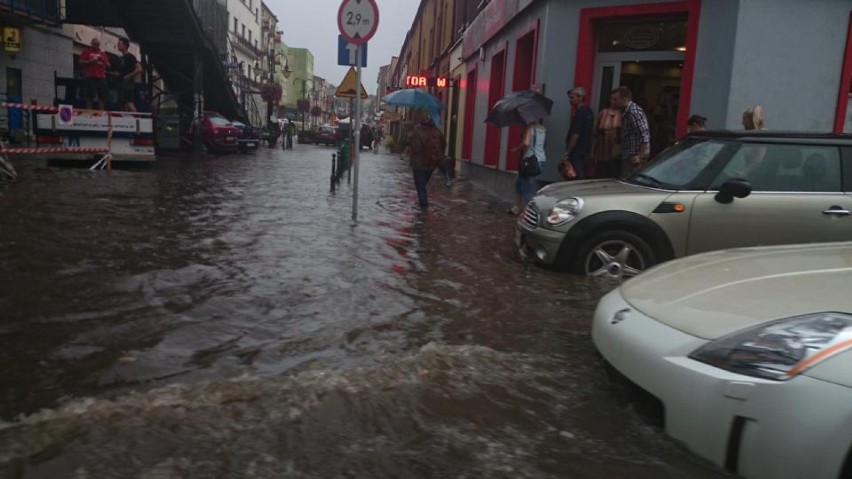 Dąbrowa Górnicza. Zalana ul. J.Sobieskiego 