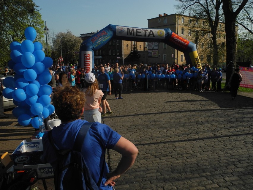  Pierwszy bieg dla OREW Stargard. W parku Chrobrego zrobiło się niebiesko 