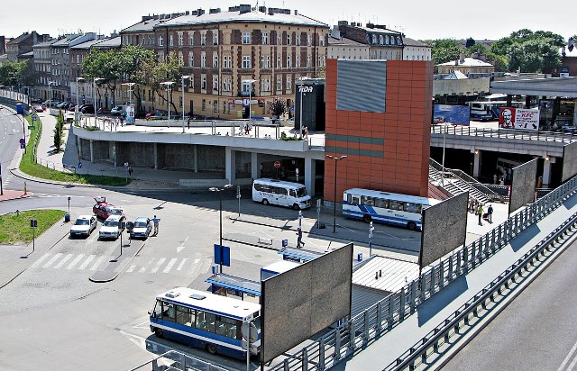 Na dworcu autobusowym wybudowanym w 2005 roku są 32 perony. To stanowczo za mało