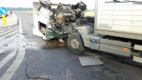 Groźny wypadek pod Chełmskiem. Ciężarówka ma urwaną kabinę [ZDJĘCIA]