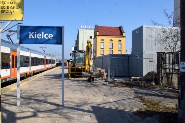 Ruszyły prace związane z budową kontenerowego dworca tymczasowego w Kielcach. Zobacz więcej w dalszej części galerii >>>